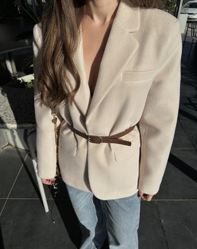 MARKA MODEL PELUŞLU KEMER DETAYLI EKRU BLAZER CEKET