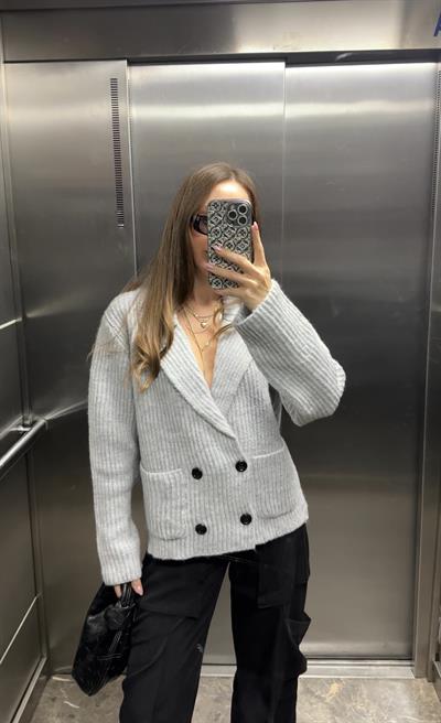 MASSİMO MODEL KRUVAZE GRİ DÜĞMELİ HIRKA