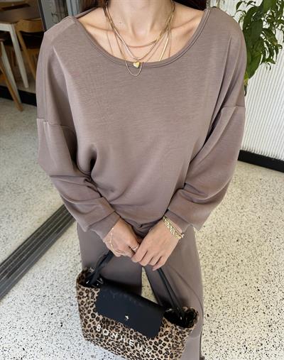 OYSHO MODEL SIRT DEKOLTELİ MODAL BLUZ