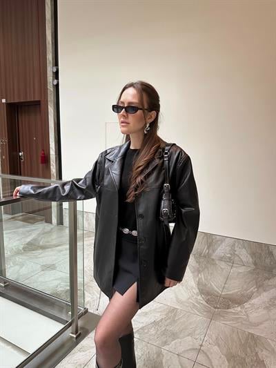 SİYAH DÜĞMELİ DERİ BLAZER CEKET