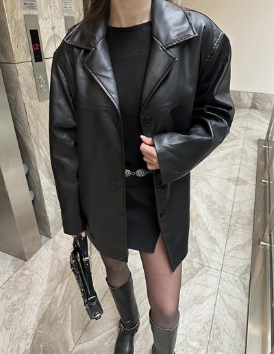 SİYAH DÜĞMELİ DERİ BLAZER CEKET