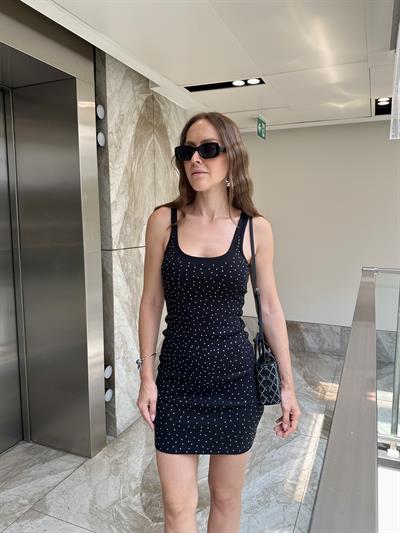 SİYAH TAŞ İŞLEME FİTİLLİ ELBİSE