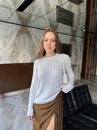 TAŞ DETAYLI MEVSİMLİK OPTİK BEYAZ BLUZ