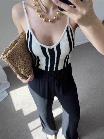 V YAKA ASKILI EKRU ÇİZGİLİ TRİKO CROP TOP