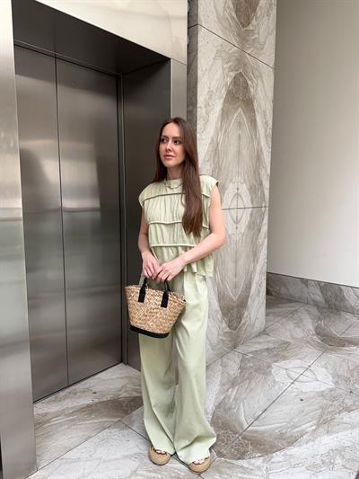 YEŞİL KETEN BÜZGÜ DETAYLI BLUZ PANTOLON TAKIM