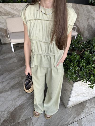 YEŞİL KETEN BÜZGÜ DETAYLI BLUZ PANTOLON TAKIM