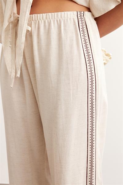 Beli Lastikli Nakış Detaylı Pantolon TAŞ