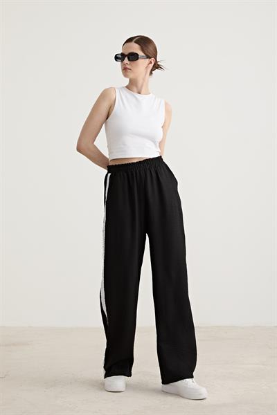 Beyaz Şerit Detaylı Lastikli Pantolon SİYAH