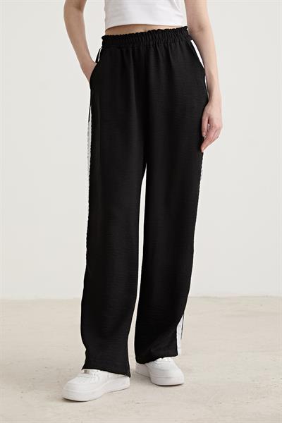 Beyaz Şerit Detaylı Lastikli Pantolon SİYAH