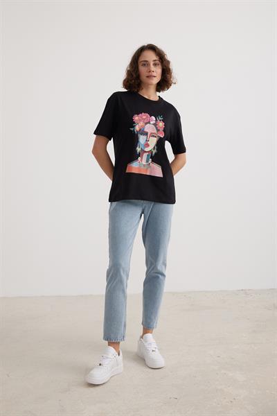 Bisiklet Yaka Baskı Desenli Kadın Tshirt SİYAH