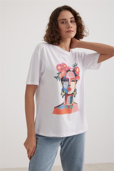 Bisiklet Yaka Baskı Desenli Kadın Tshirt BEYAZ