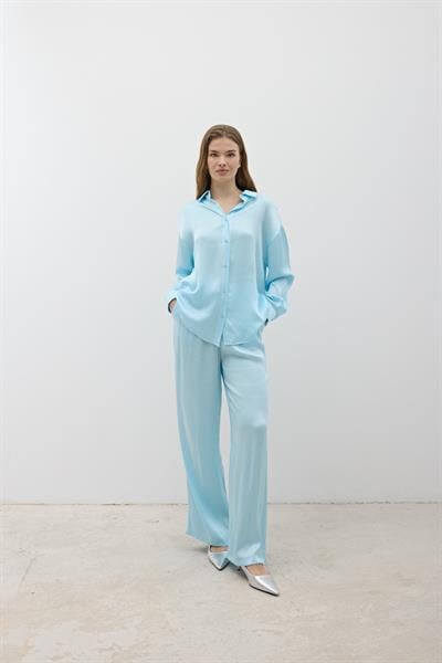 Kadın Önü Düğmeli Oversize Saten Gömlek BEBE MAVİ