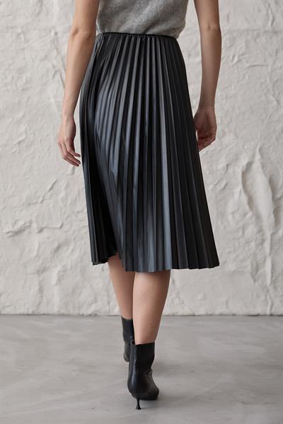 Kadın Pileli Uzun Deri Etek SİYAH