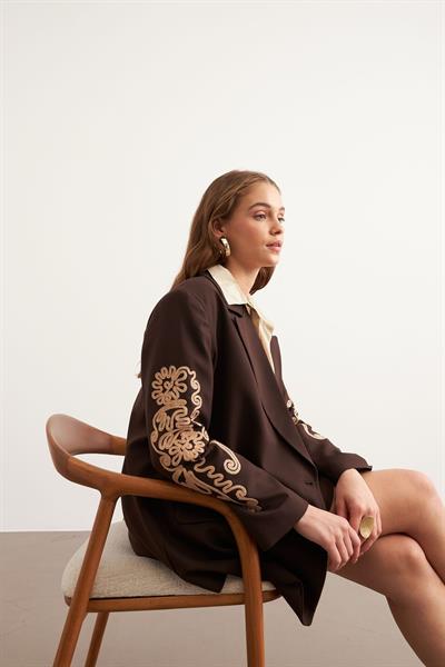 Kol Nakış Detaylı Vatkalı Ceket KAHVERENGİ