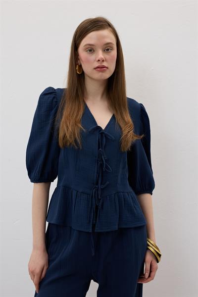 Ön Bağlamalı Kolu Lastikli Müslin Bluz LACİVERT