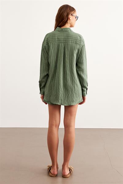 Önü Düğmeli Çizgili Oversize Gömlek ÇAĞLA YEŞİLİ