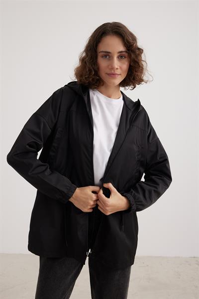 Paraşüt Kumaş Cep Detay Kapüşonlu Kadın Trençkot SİYAH