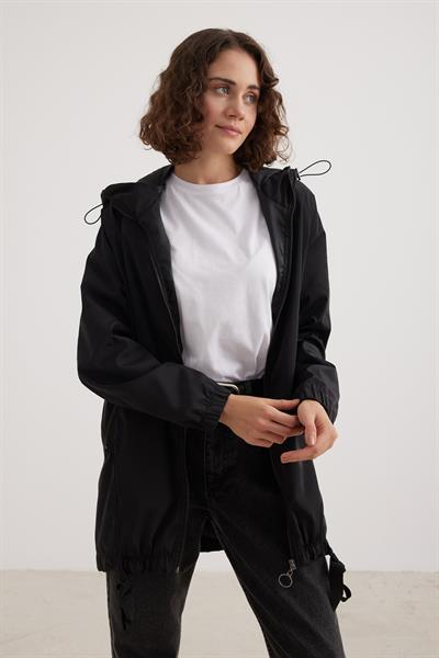 Paraşüt Kumaş Cep Detay Kapüşonlu Kadın Trençkot SİYAH