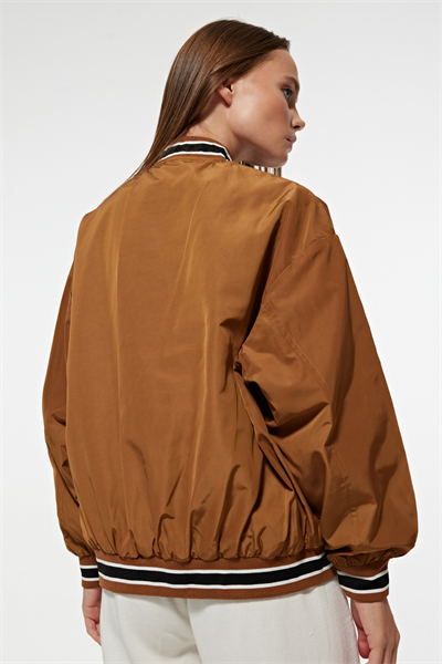 Polyester Kumaş Ribana Yaka Önü Nakışlı Kadın Bomber Ceket TABA