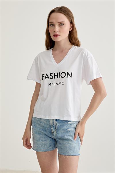 V Yaka Kol Katlama Detaylı Tshirt BEYAZ