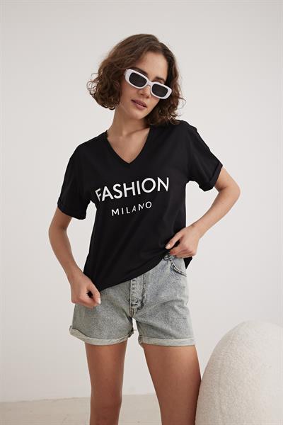 V Yaka Kol Katlama Detaylı Tshirt SİYAH