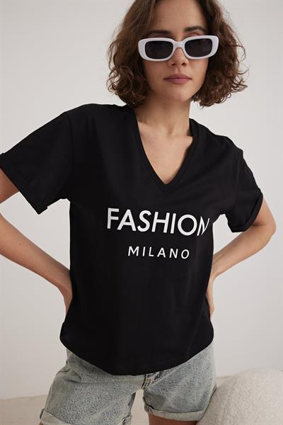 V Yaka Kol Katlama Detaylı Tshirt SİYAH