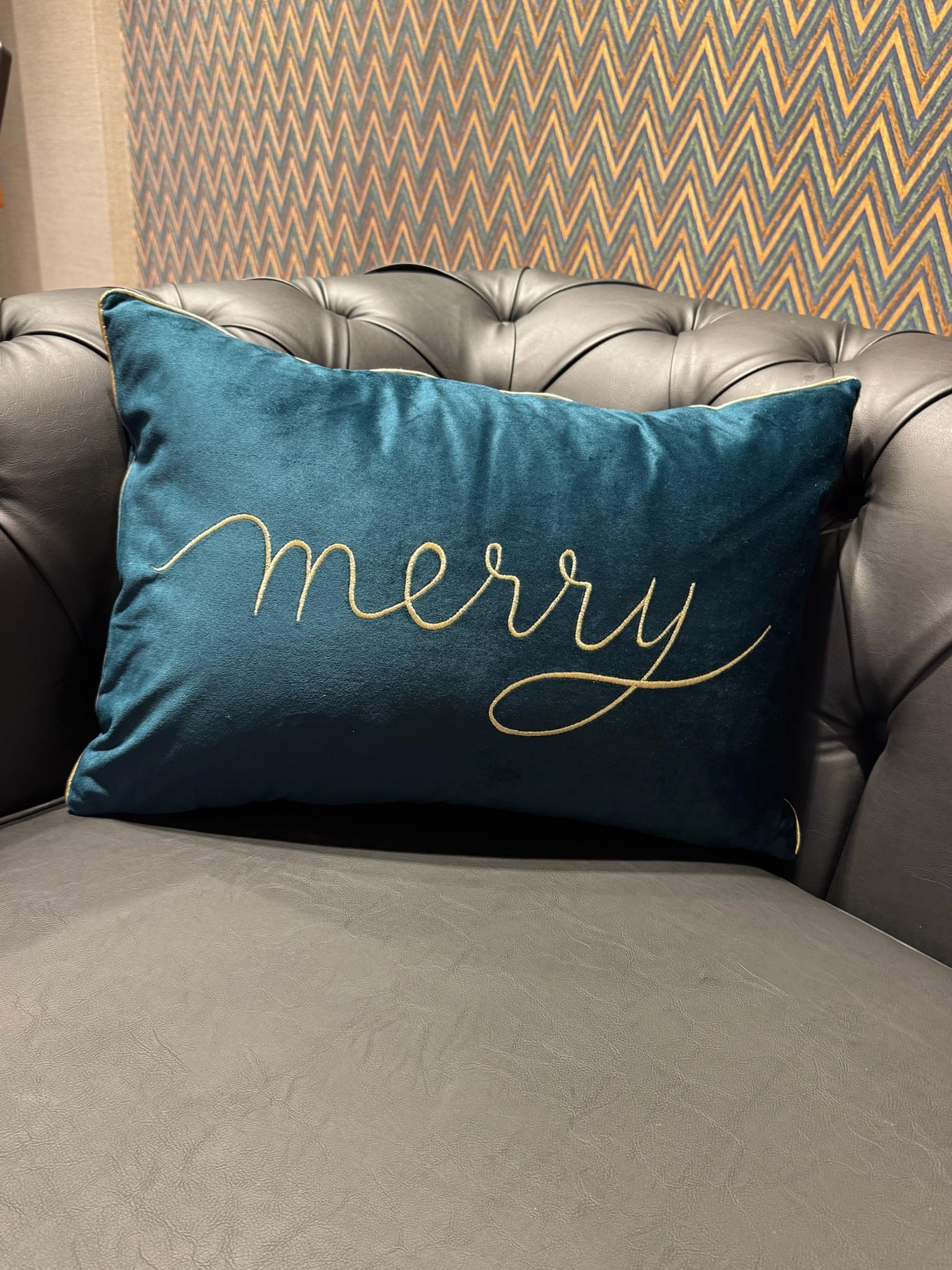 Merry İşlemeli Kırlent Kılıfı Yeşil