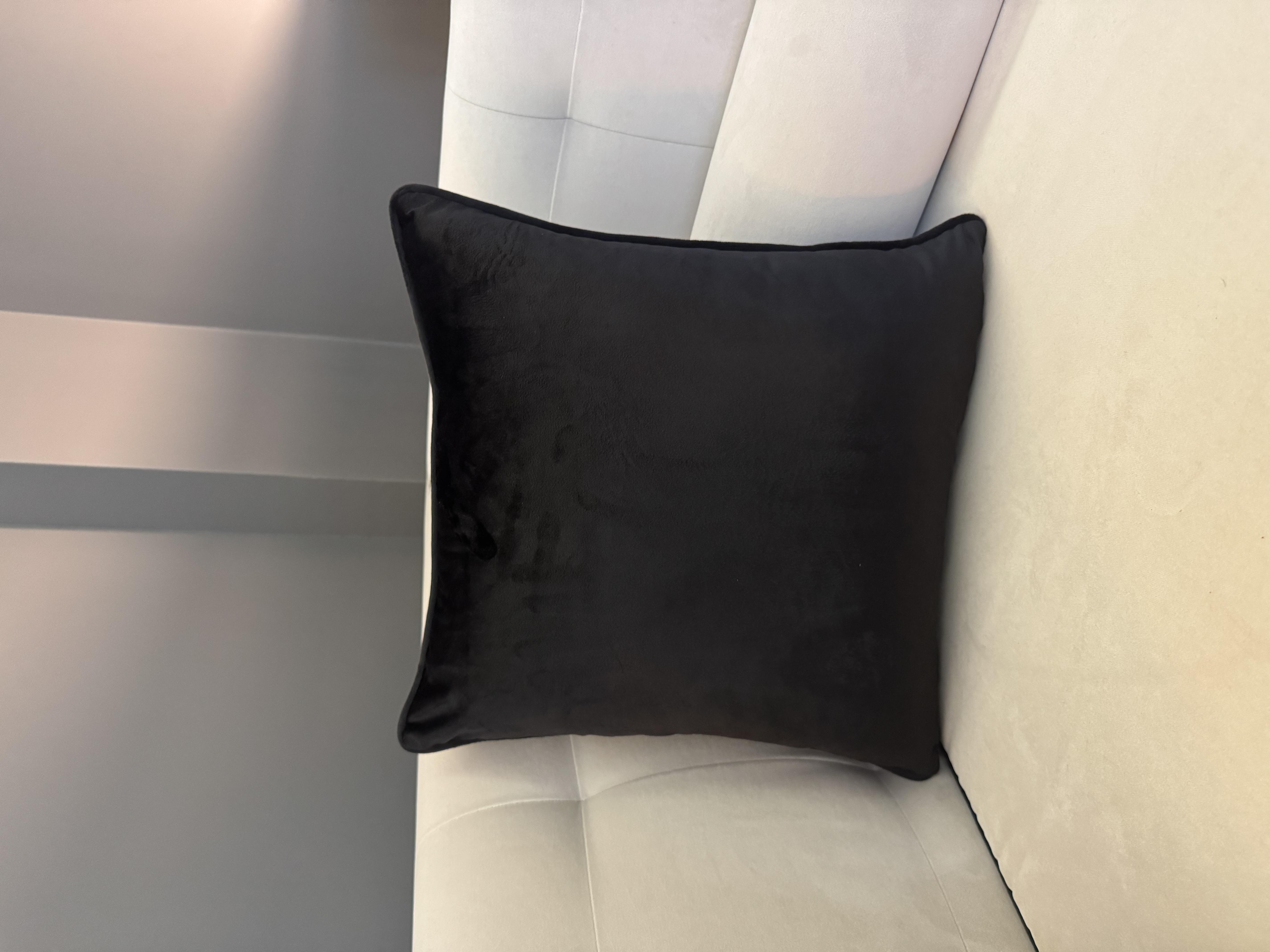 Velvet Biyeli Kırlent Kılıfı Siyah