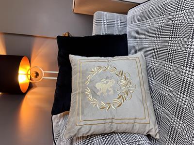 Kraliyet Aslanı Sembolü Nakışlı Kırlent Kılıfı Ekru - Gold    