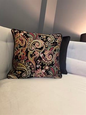 Şal Desenli Kırlent Kılıfı Siyah