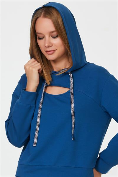 Göğsü Cut Out Detaylı Kapşonlu S-Shirt 223-2108