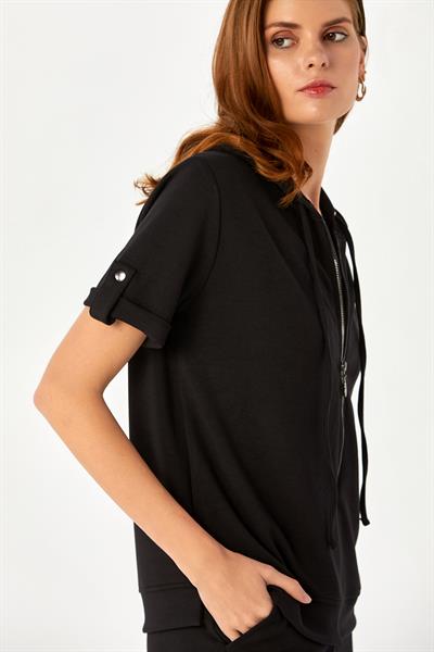 Önü Fermuarlı Kapüşonlu Kısa Kol Cepli S-Shirt 024-2108