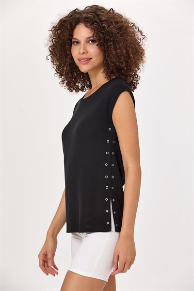 Kuşgözü Detaylı Yuvarlak Yaka Bluz 025-1007