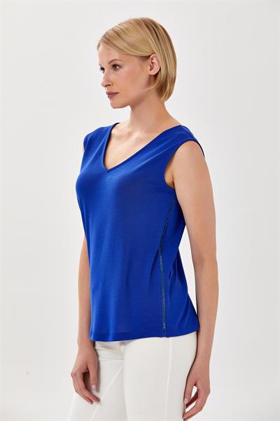 V Yaka Yanı Şerit Detaylı Kolsuz Bluz 024-1026