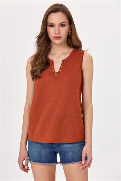Yakası Kuşgözü ve Biye Detaylı Bluz 025-1019
