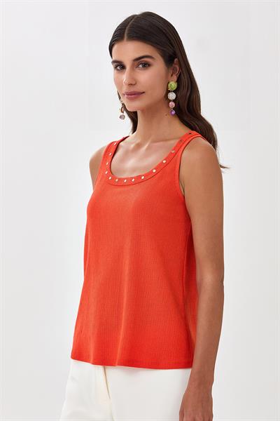Yakası Metal Aksesuarlı Kolsuz Bluz 025-1027