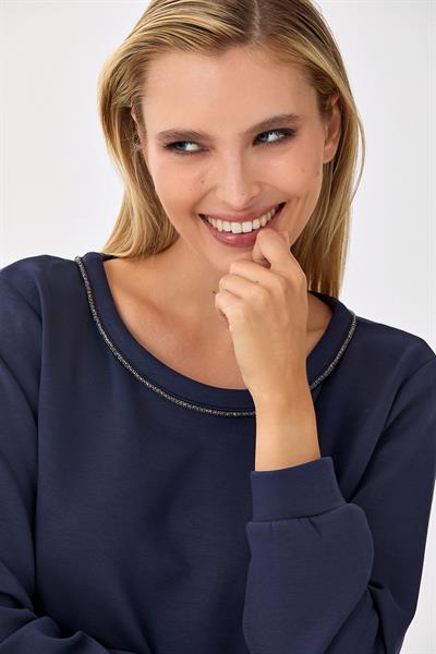 Yakası Taş Şeritli Yırtmaç Detaylı S-Shirt 256-2110