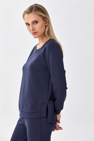 Yakası Taş Şeritli Yırtmaç Detaylı S-Shirt 256-2110