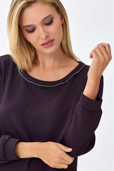 Yakası Taş Şeritli Yırtmaç Detaylı S-Shirt 256-2110