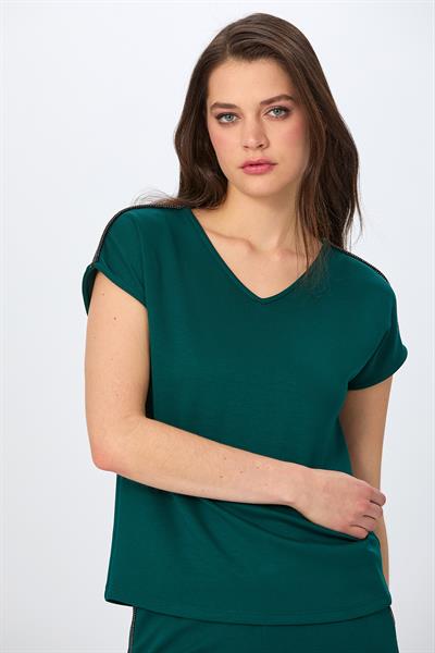 V Yaka Omuzu Şerit Detaylı S-Shirt 026-2104
