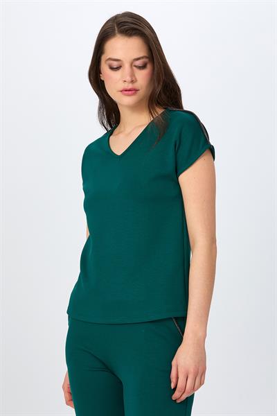 V Yaka Omuzu Şerit Detaylı S-Shirt 026-2104