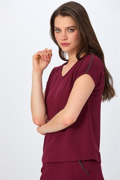 V Yaka Omuzu Şerit Detaylı S-Shirt 026-2104