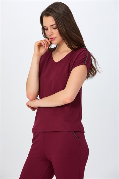 V Yaka Omuzu Şerit Detaylı S-Shirt 026-2104
