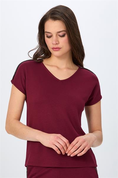 V Yaka Omuzu Şerit Detaylı S-Shirt 026-2104