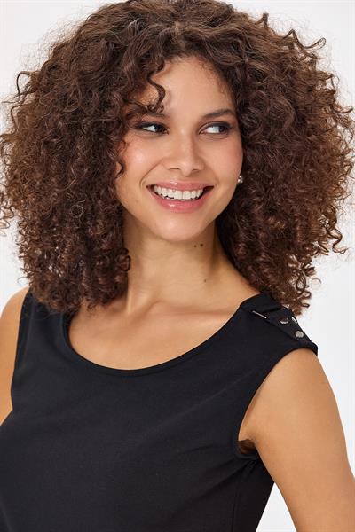 Yuvarlak Yaka Omuzu Toka Detaylı Bluz 025-1006