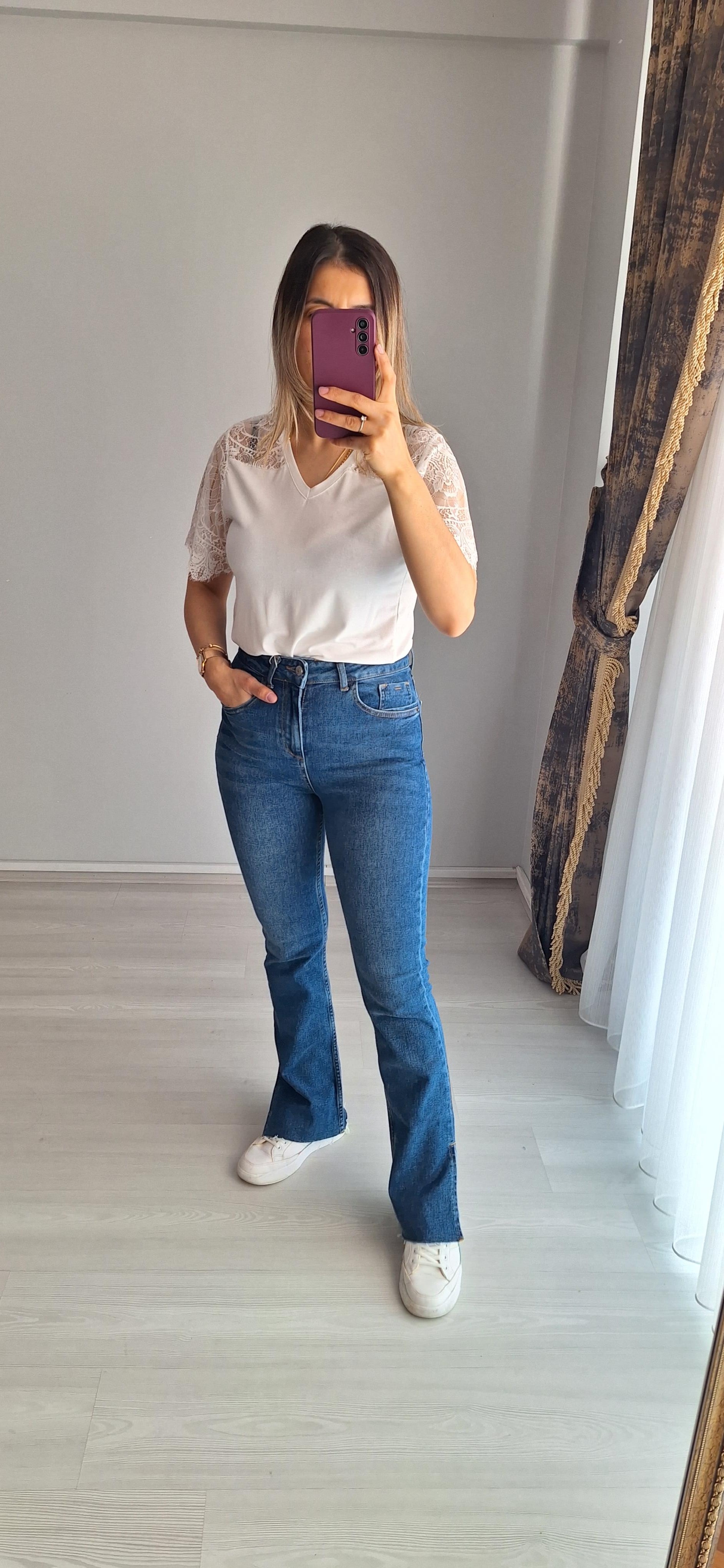 Paça yırtmaçlı jean