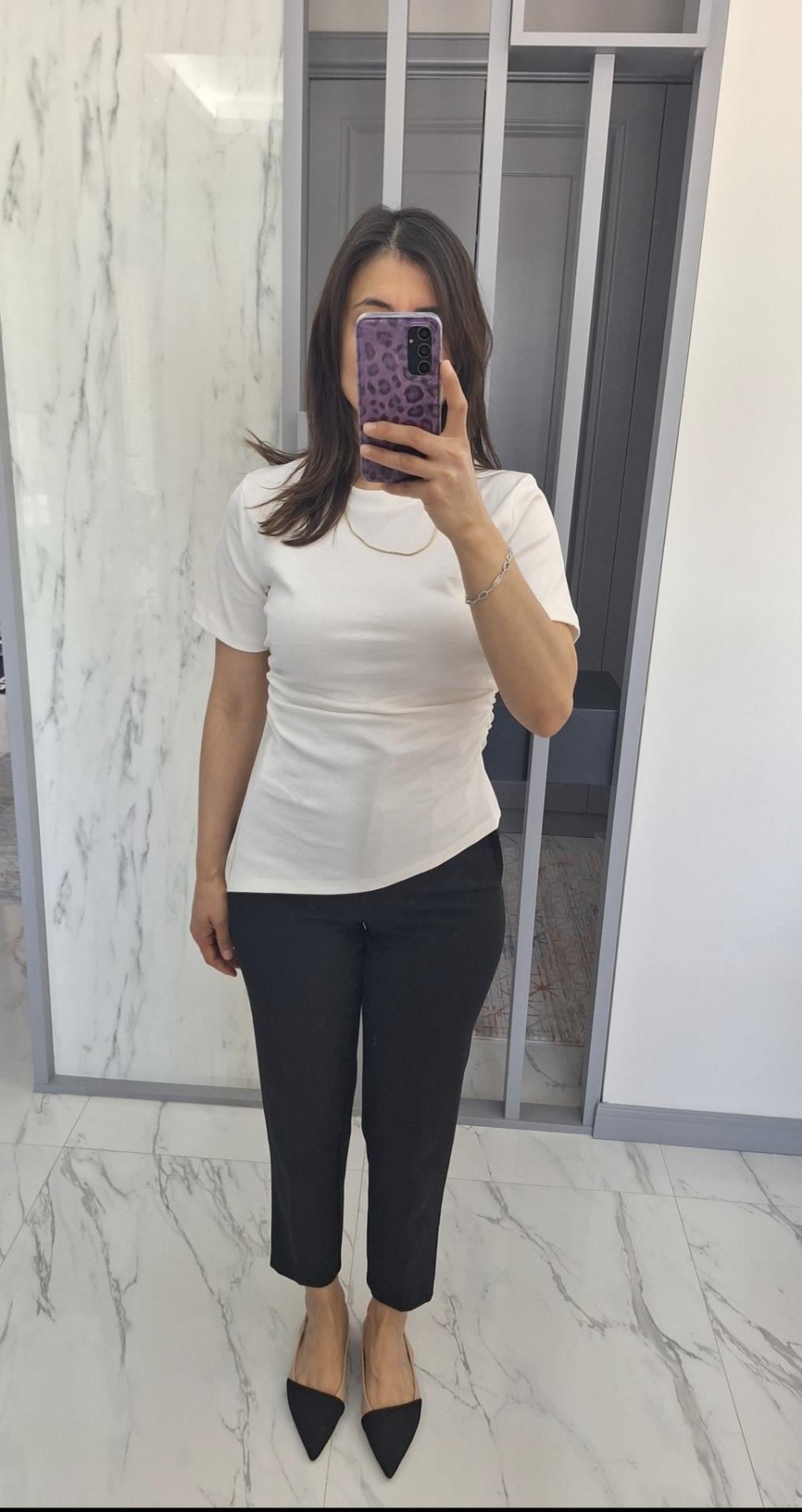 Yanları büzgülü tişört beyaz