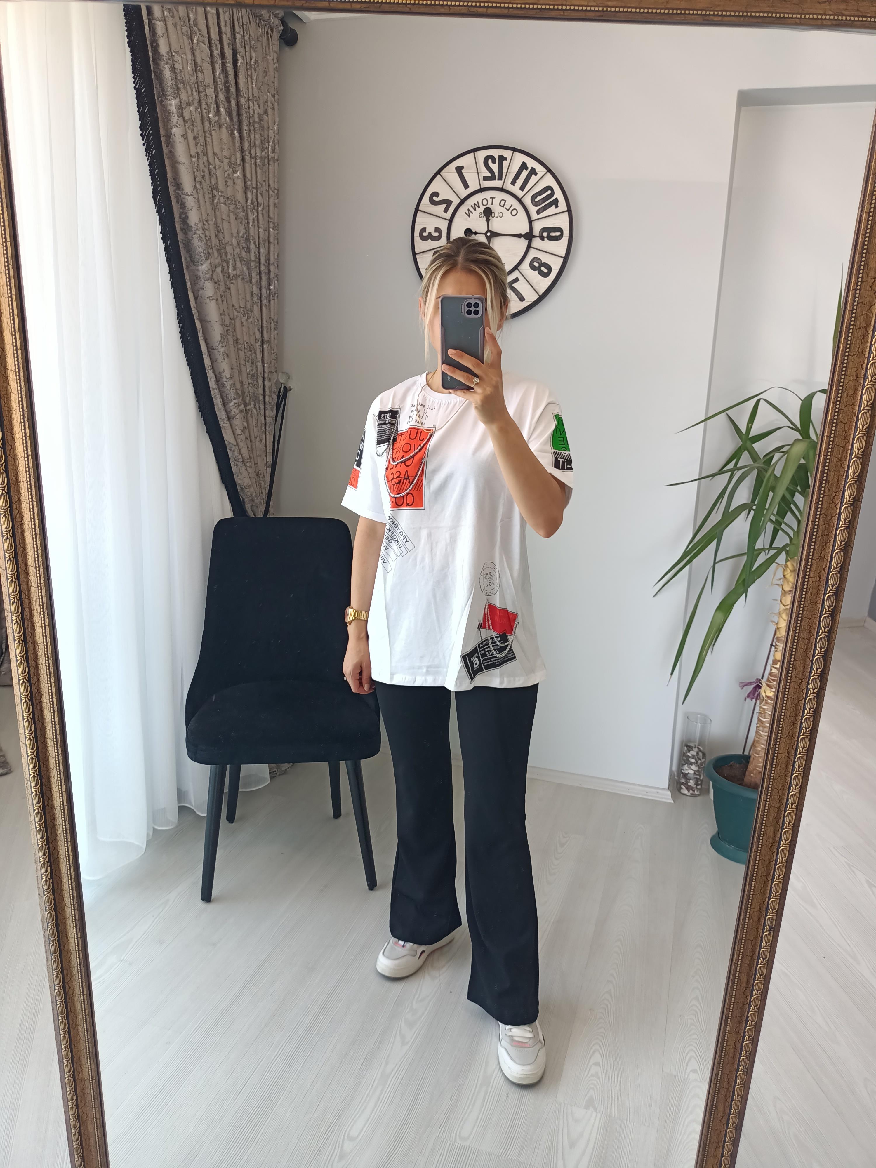 Zincir detaylı beyaz tişört 