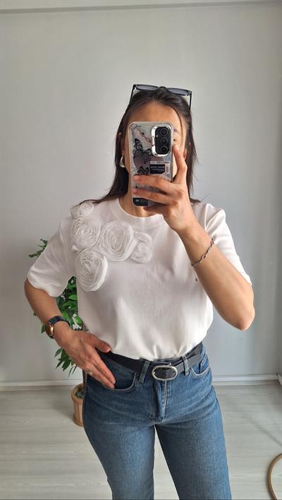 Gül detaylı Tisort Beyaz