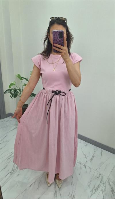 Kemerli elbise pembe